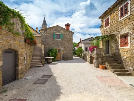 Villa Benvenuti à Motovun, piscine privée et jardin : photo 8