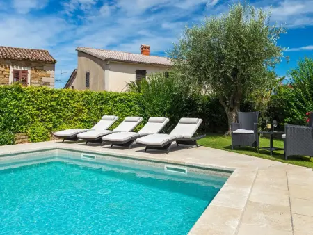 Villa Benvenuti à Motovun, piscine privée et jardin : photo 10