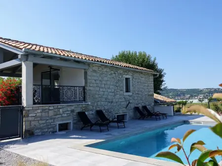 Villa Pepa : maison 2 chambres avec piscine à Pazin