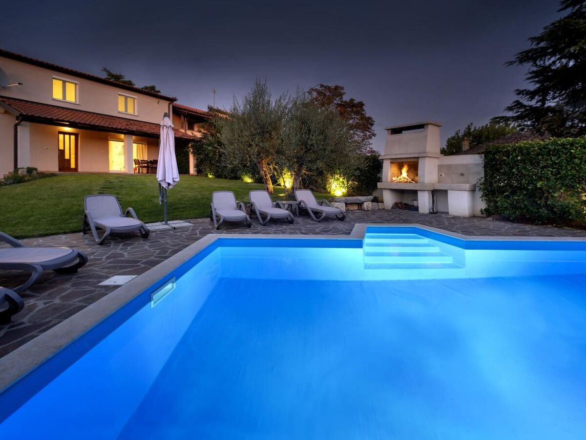 Maison House 1808 à Dracevac, 120 m², piscine privée - Photo 1