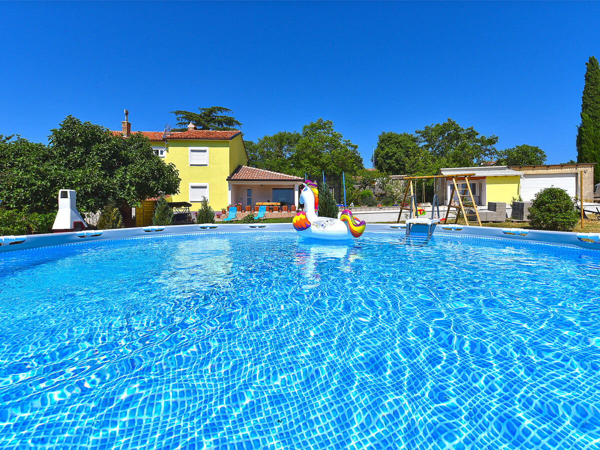 House 2065 à Žminj, piscine privée et terrasse - Photo 1