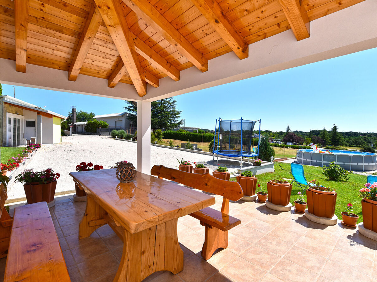 House 2065 à Žminj, piscine privée et terrasse - Photo 2