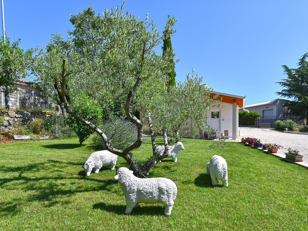 House 2065 à Žminj, piscine privée et terrasse - Photo 30