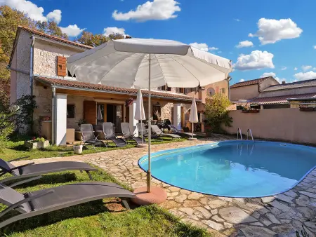 Maison 704 à Žminj - 10 lits, piscine privée : photo 2