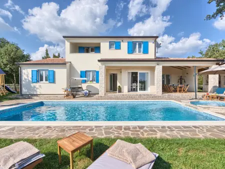 Villa 1521 à Žminj : 5 chambres, piscine privée
