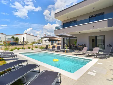 Villa 2245 à Fažana : 4 chambres, vue mer, piscine privée