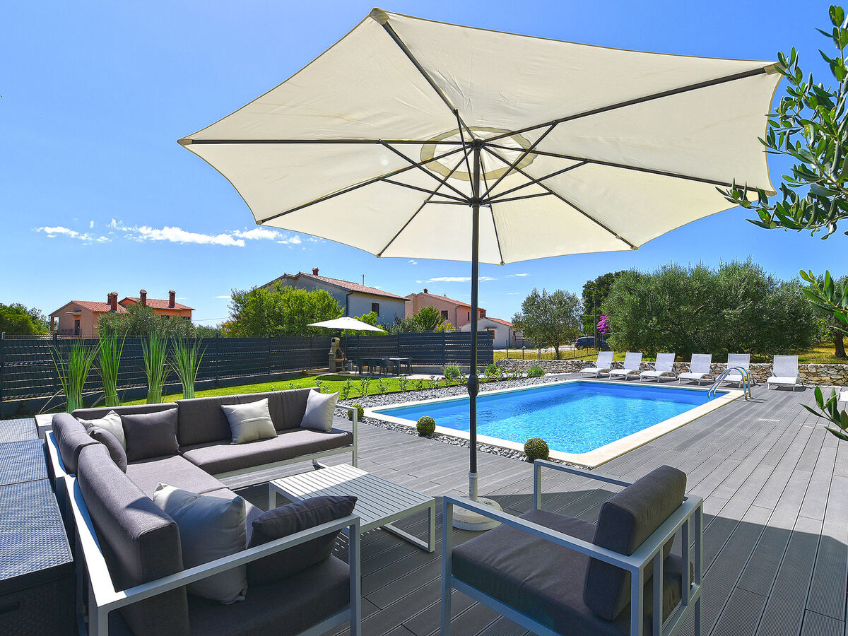 Villa 2115 : maison avec piscine privée à Galižana, Pula - Photo 1