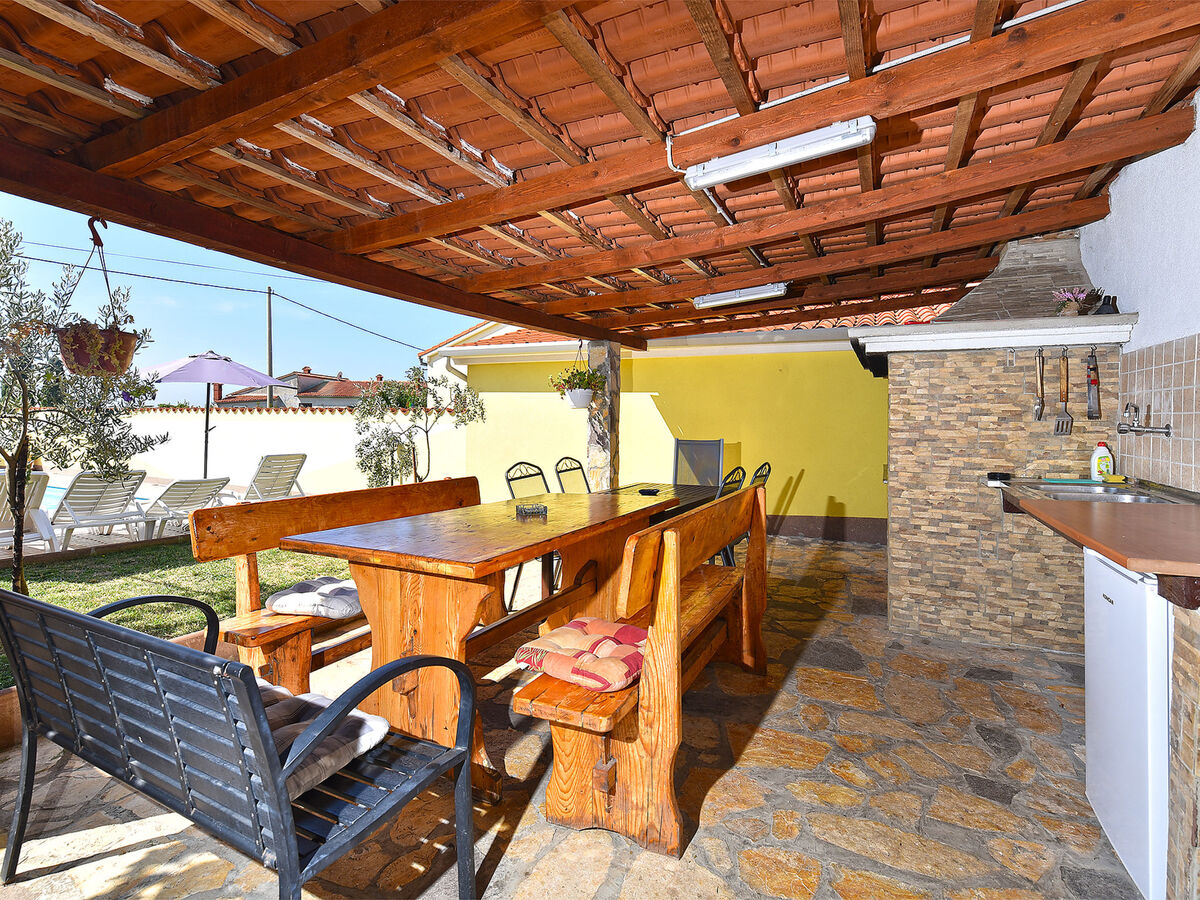Villa 1962 à Galižana : maison 6 chambres avec piscine - Photo 4