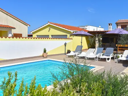 Villa 1962 à Galižana : maison 6 chambres avec piscine