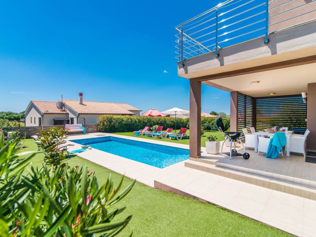 Villa 1972 à Galižana : maison 4 chambres avec piscine - Photo 3