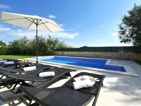 Maison 6 personnes à Galižana, terrasse et barbecue