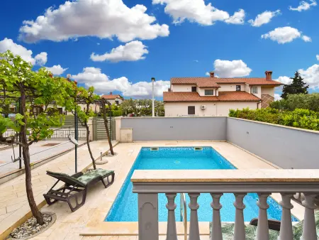 Maison avec piscine privée à Pula, à 1,5 km de la mer : photo 3