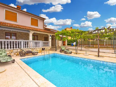 Maison avec piscine privée à Pula, à 1,5 km de la mer : photo 5