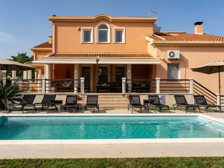 Villa Lady Ni : maison 7 chambres avec piscine à Pula
