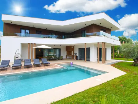 Maison 240m² avec piscine privée à Banjole : photo 3