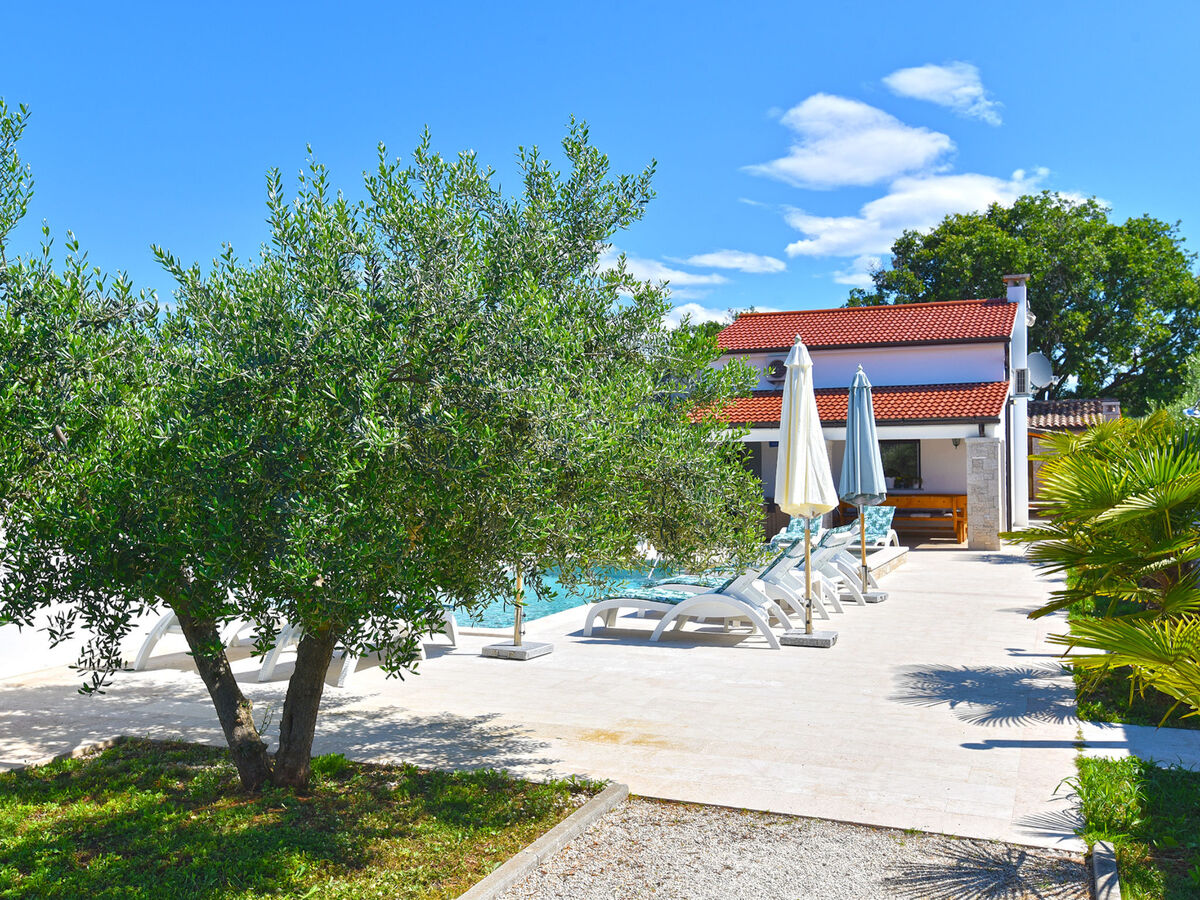 House 2262 : maison avec piscine privée à Banjole - Photo 2