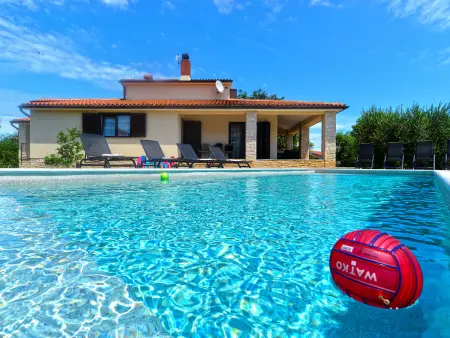 Villa 2273 à Ližnjan : 4 chambres, piscine privée : photo 2