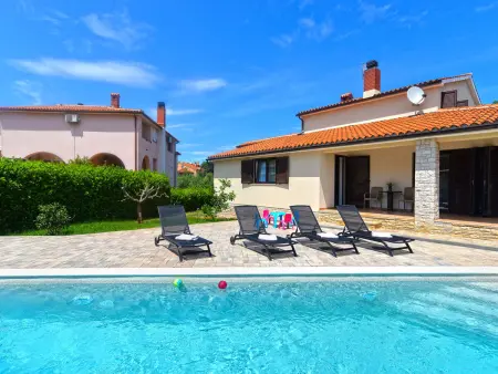 Villa 2273 à Ližnjan : 4 chambres, piscine privée : photo 4