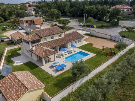 Villa 2181 à Marčana : 4 chambres, piscine privée : photo 6