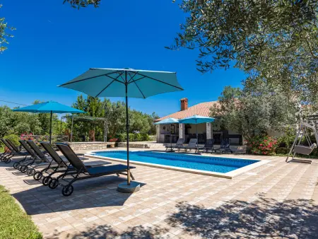 Villa Laviniji – Maison 4 chambres avec piscine 43 m² : photo 2