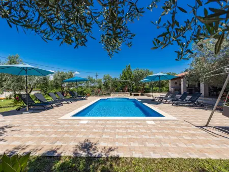 Villa Laviniji – Maison 4 chambres avec piscine 43 m² : photo 3