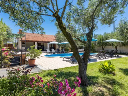 Villa Laviniji – Maison 4 chambres avec piscine 43 m² : photo 4