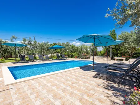 Villa Laviniji – Maison 4 chambres avec piscine 43 m² : photo 5