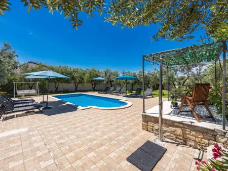 Villa Laviniji – Maison 4 chambres avec piscine 43 m² : photo 6