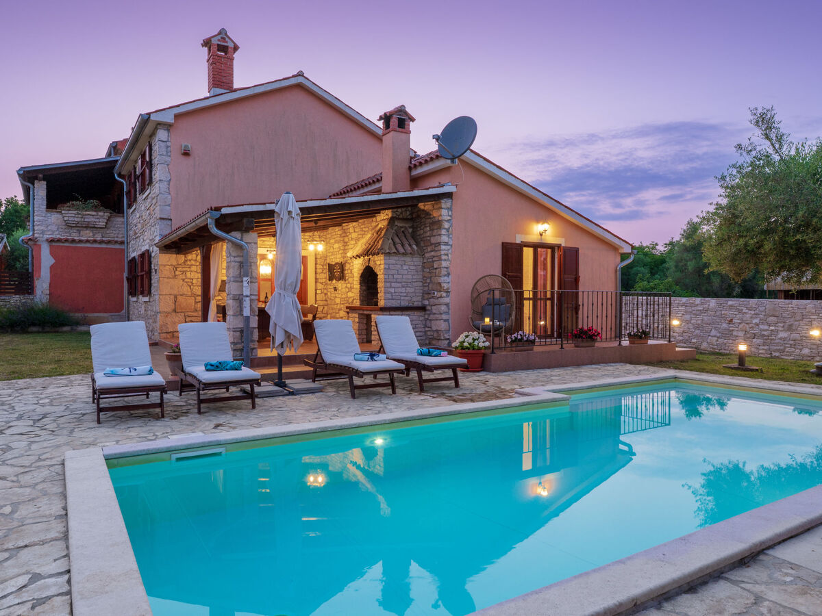 House 1993 à Rakalj : maison 8 lits, piscine privée - Photo 2