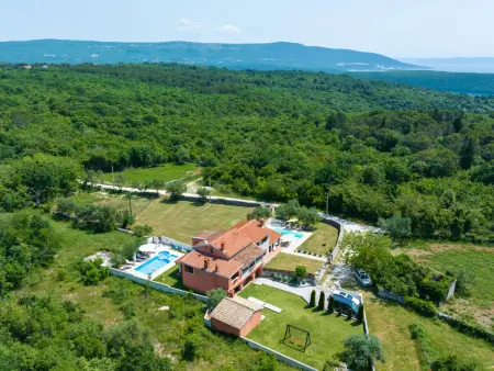 House 1993 à Rakalj : maison 8 lits, piscine privée