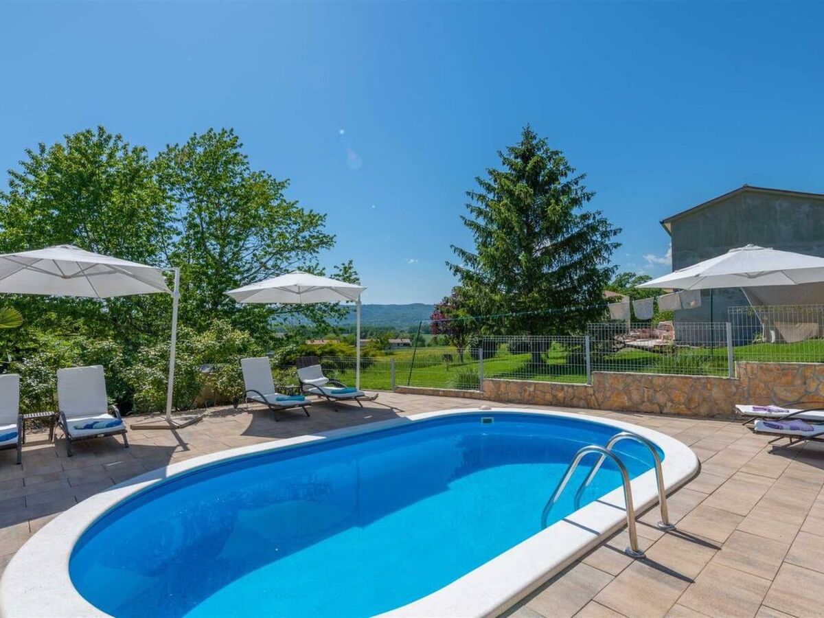 Villa Emma à Kršan : maison 3 chambres avec piscine - Photo 1