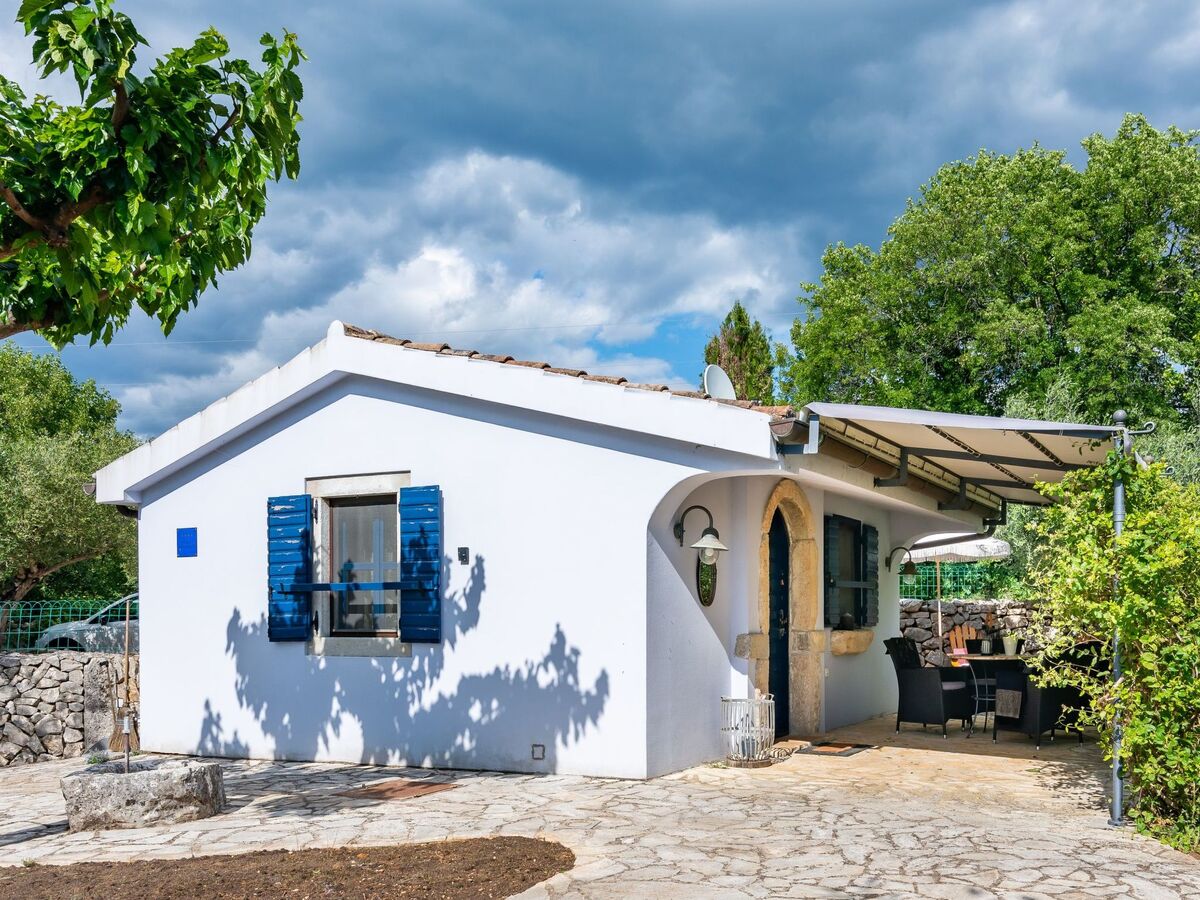 Blue House : bungalow avec piscine chauffée à Krk - Photo 3