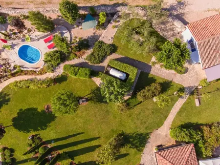 Blue House : bungalow avec piscine chauffée à Krk