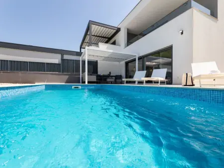 Villa Dolores : maison moderne avec piscine à Krk : photo 3