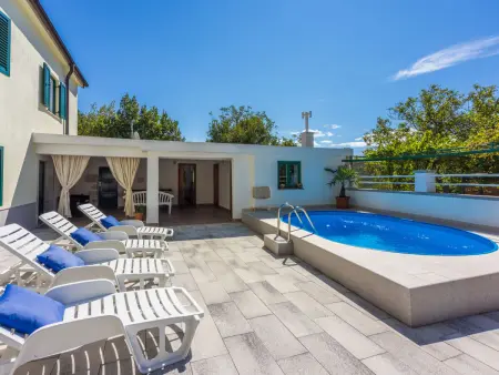 Rural House Anka : maison 2 chambres avec piscine à Drivenik