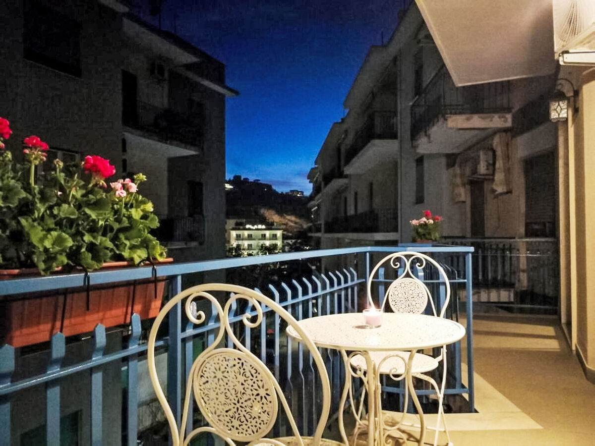 Lucyhome, appartement 3 pièces avec balcon à Sorrento - Photo 10