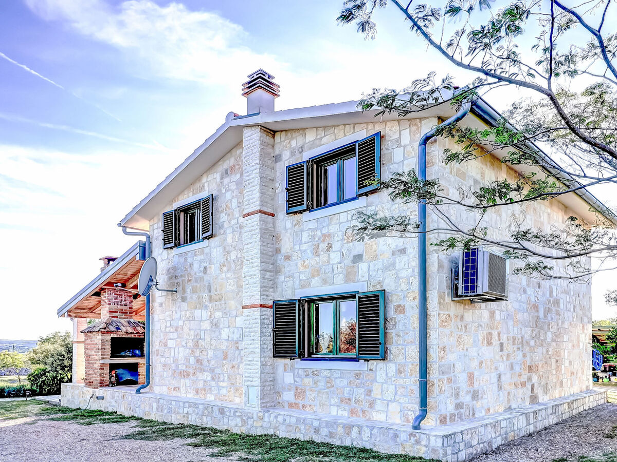 Maison avec piscine chauffée à Donje Rastane - Photo 16