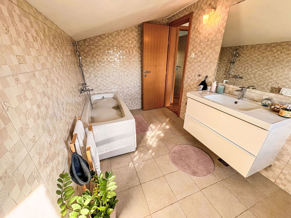Maison avec piscine chauffée à Donje Rastane - Photo 18