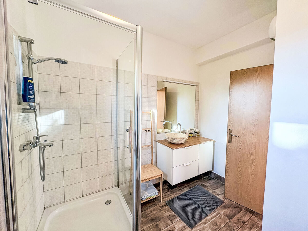 Maison avec piscine chauffée à Donje Rastane - Photo 21