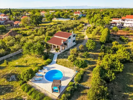 Maison avec piscine chauffée à Donje Rastane