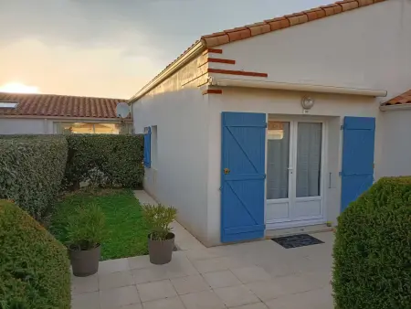 Location maison à La Faute sur Mer, Charmante maisonnette 6 pers avec piscine privée