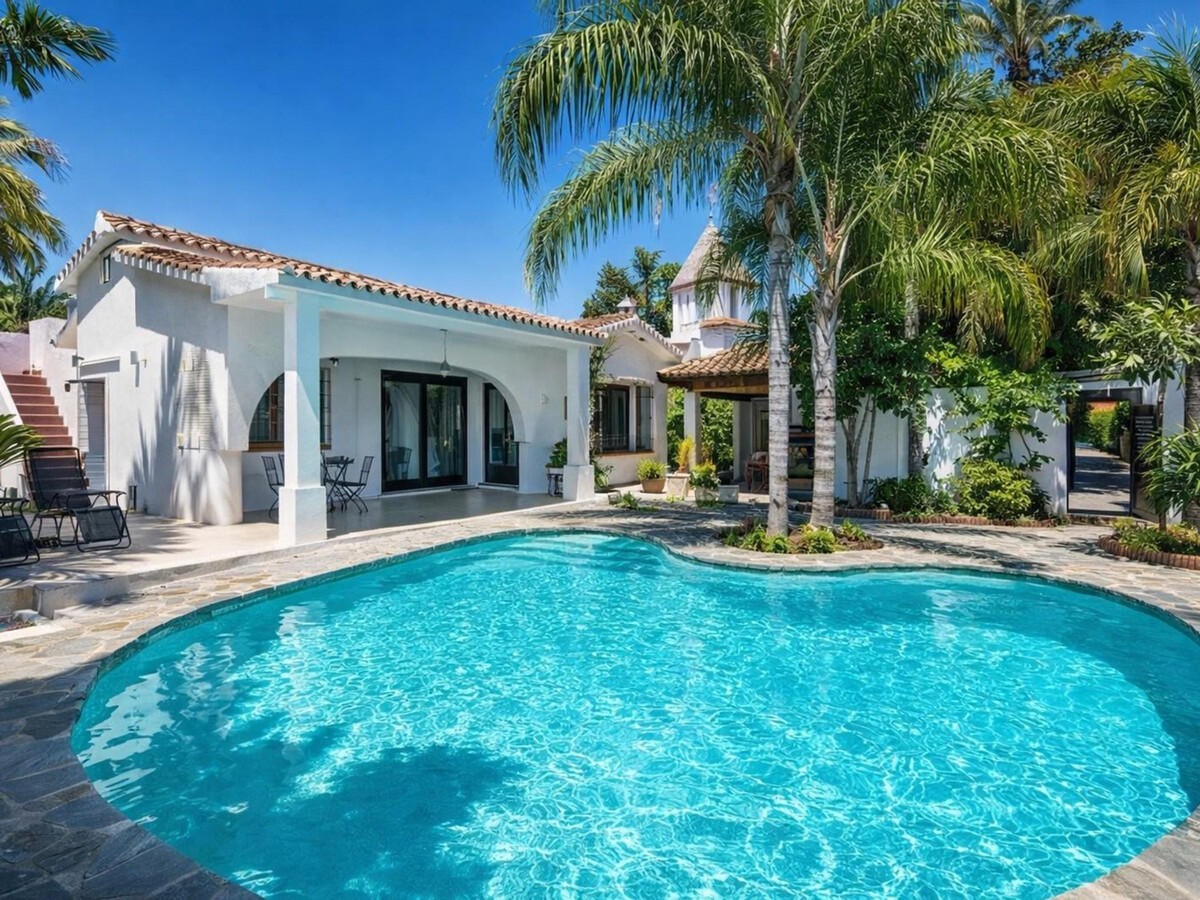 Villa méditerranéenne 5 ch, piscine à 150m de la plage - Photo 1