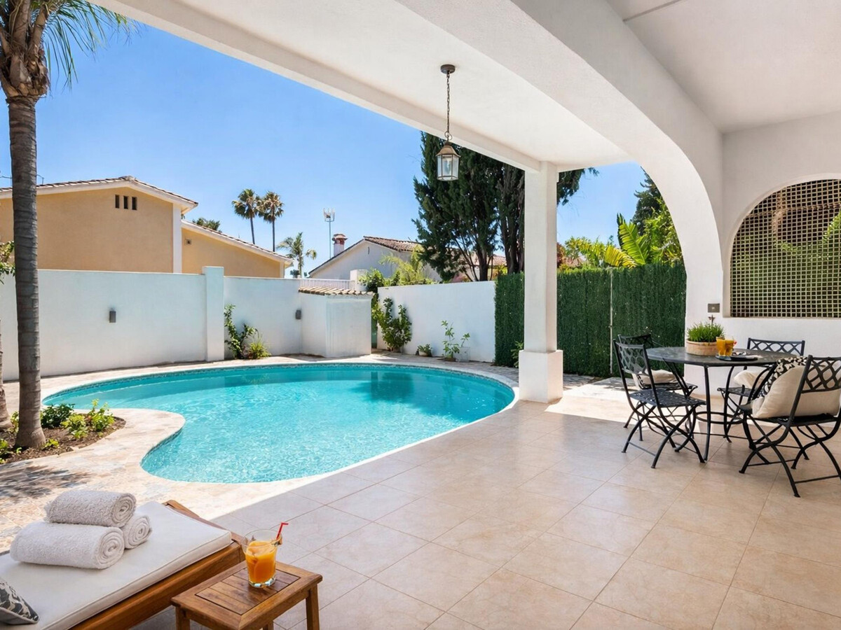 Villa méditerranéenne 5 ch, piscine à 150m de la plage - Photo 18