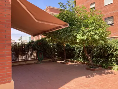 Location appartement à Séville, Appartement moderne et spacieux avec patio et parking à Séville