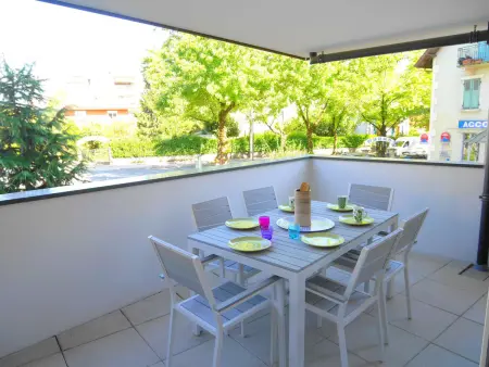 Appartement contemporain à Annecy, terrasse et animaux admis - Photo 10