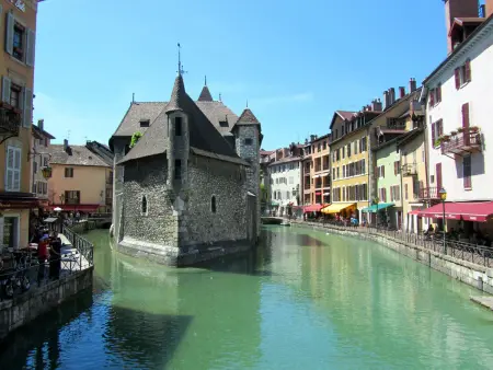 Appartement contemporain à Annecy, terrasse et animaux admis - Photo 14