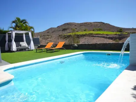 Location maison à San Bartolomé de Tirajana, Villa für 4 Personen mit Schwimmbad und balinesischem Bett V03GC