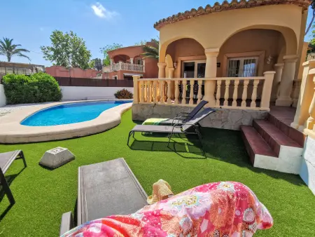 Location villa à Xàbia, Villa méditerranéenne avec piscine privée et climatisation proche dEl Arenal