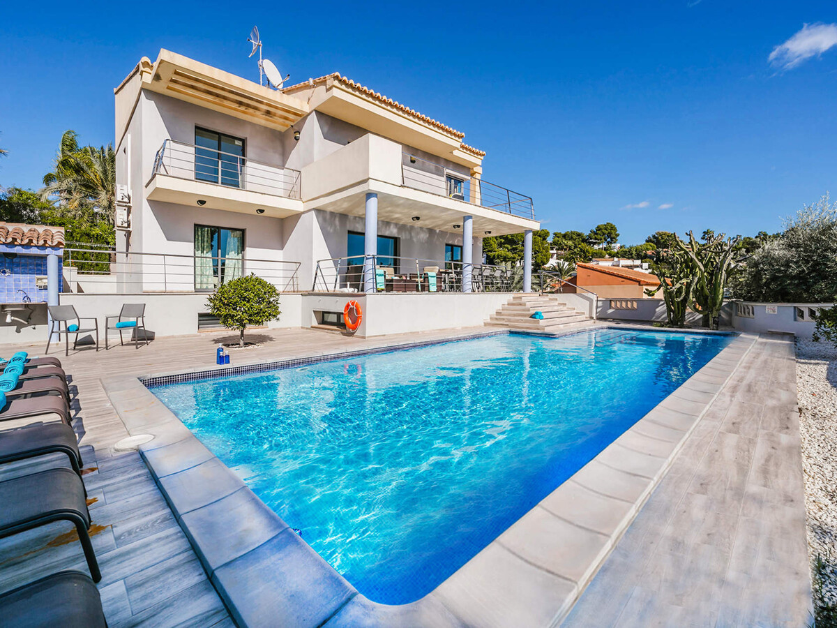 Villa Amanecer : 7 chambres, piscine 5x10m à 5 min de la plage - Photo 1