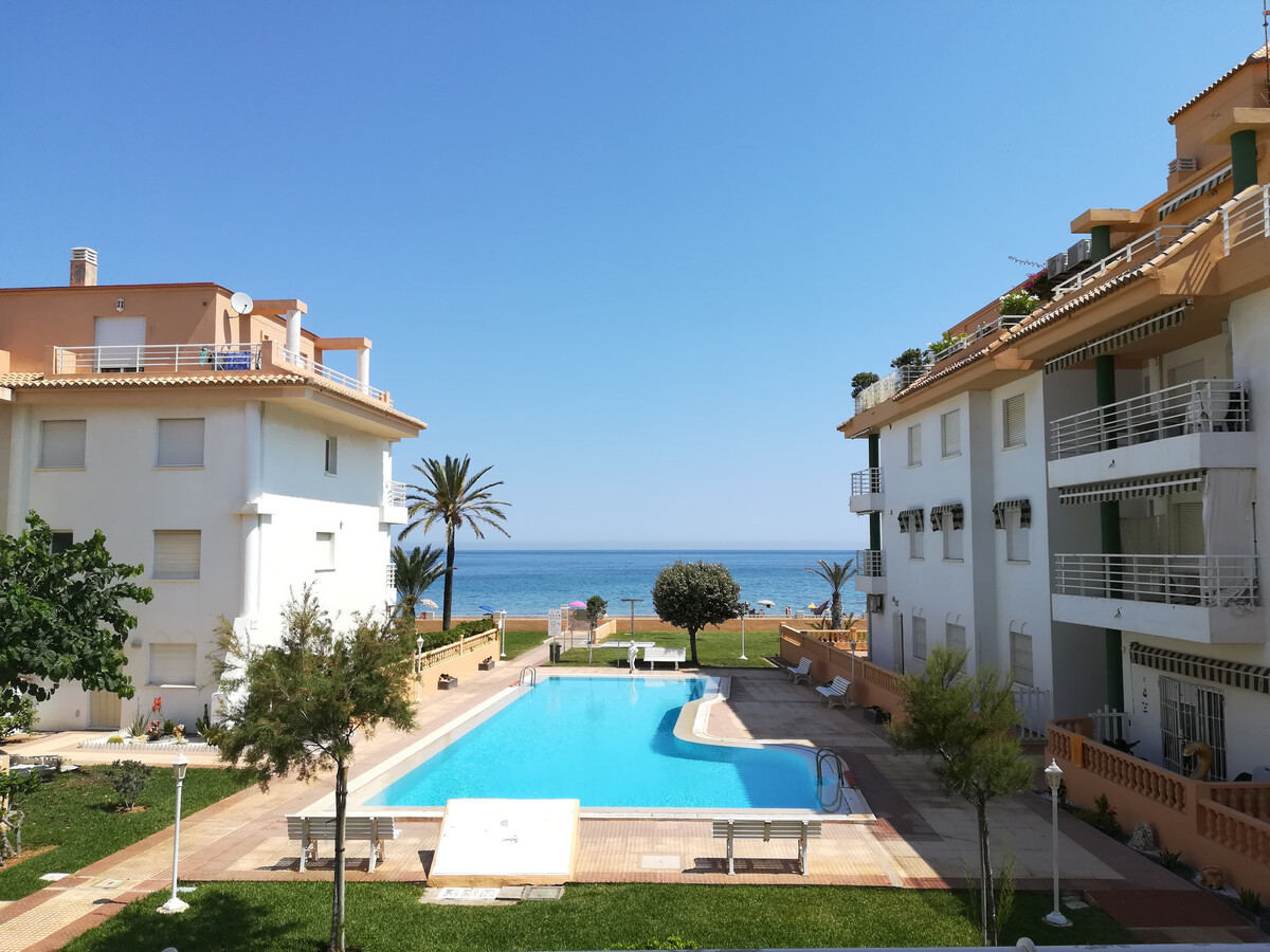 Appartement 1 chambre avec piscine en première ligne de plage à Dénia - Photo 1